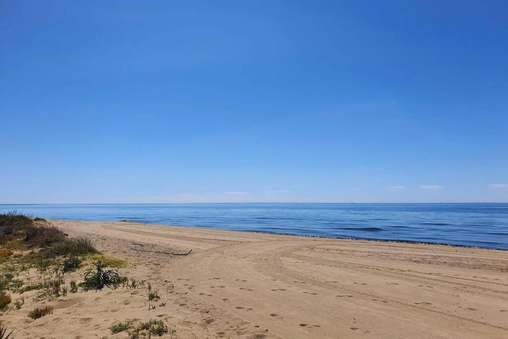 Large Ground Floor Apartment With Private Garden And Beach Access Estepona Exterior foto