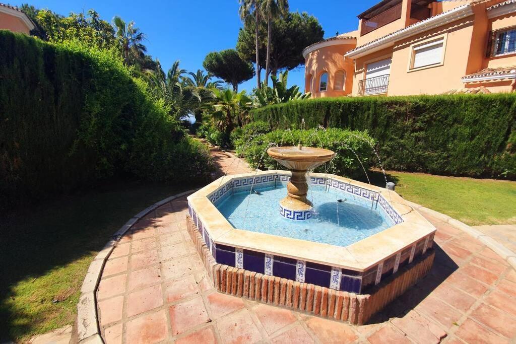 Large Ground Floor Apartment With Private Garden And Beach Access Estepona Exterior foto